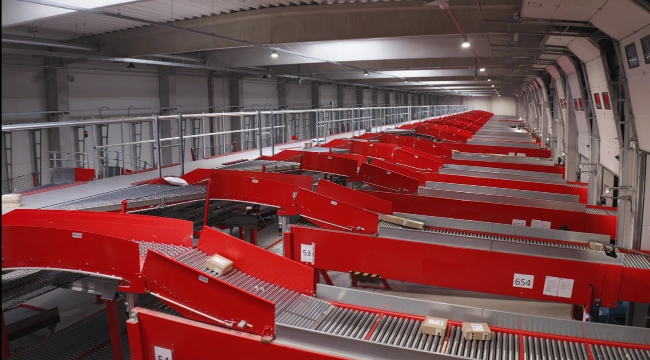 Discover how industrial automation optimizes RAM Hand-to-Hand Couriers’ Isando distribution center for efficient parcel handling and last-mile delivery.